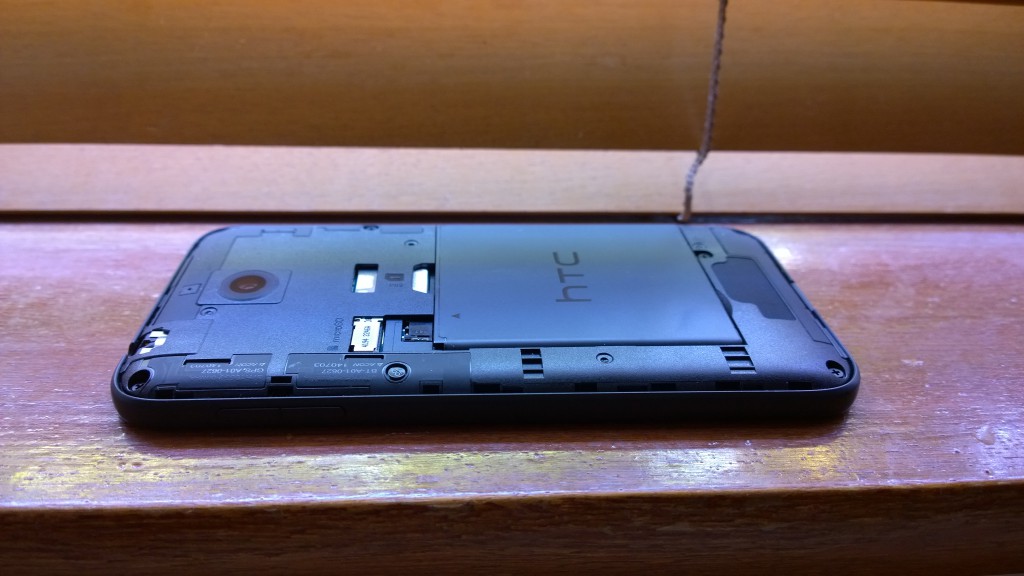 HTC Desire 510 - microSD and microSIM slots