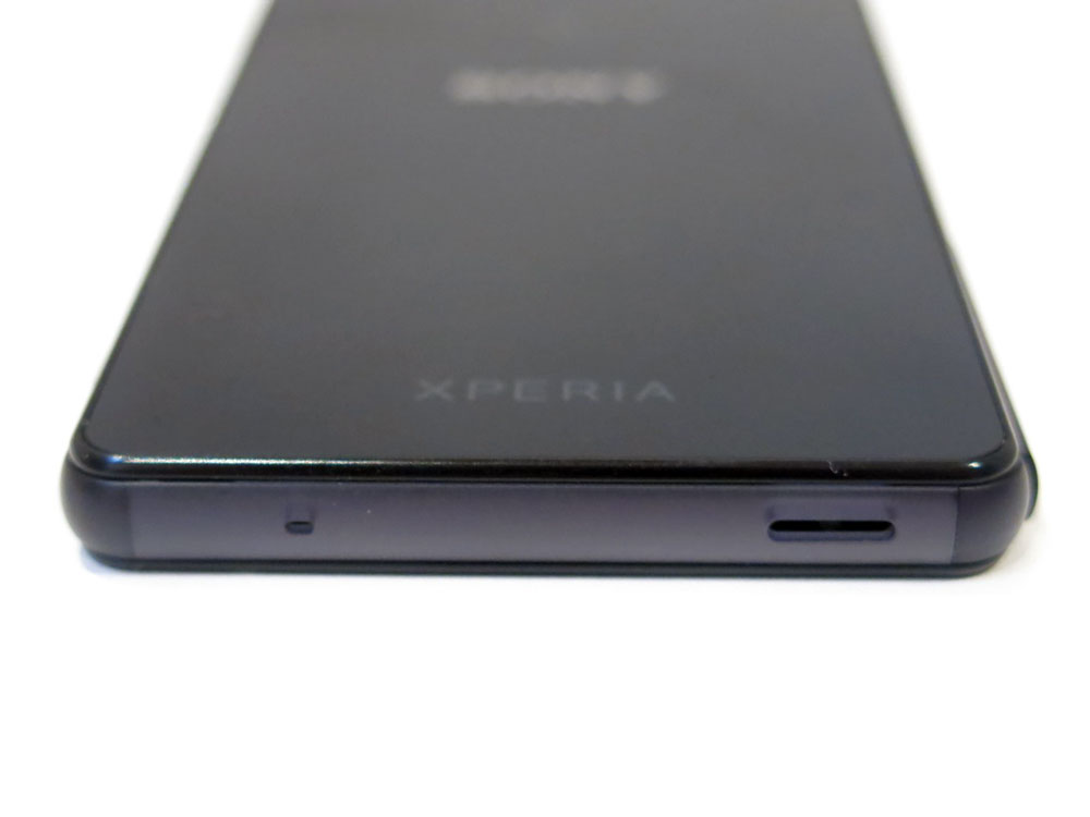 SonyXperiaZ3Compact-BottomEdge