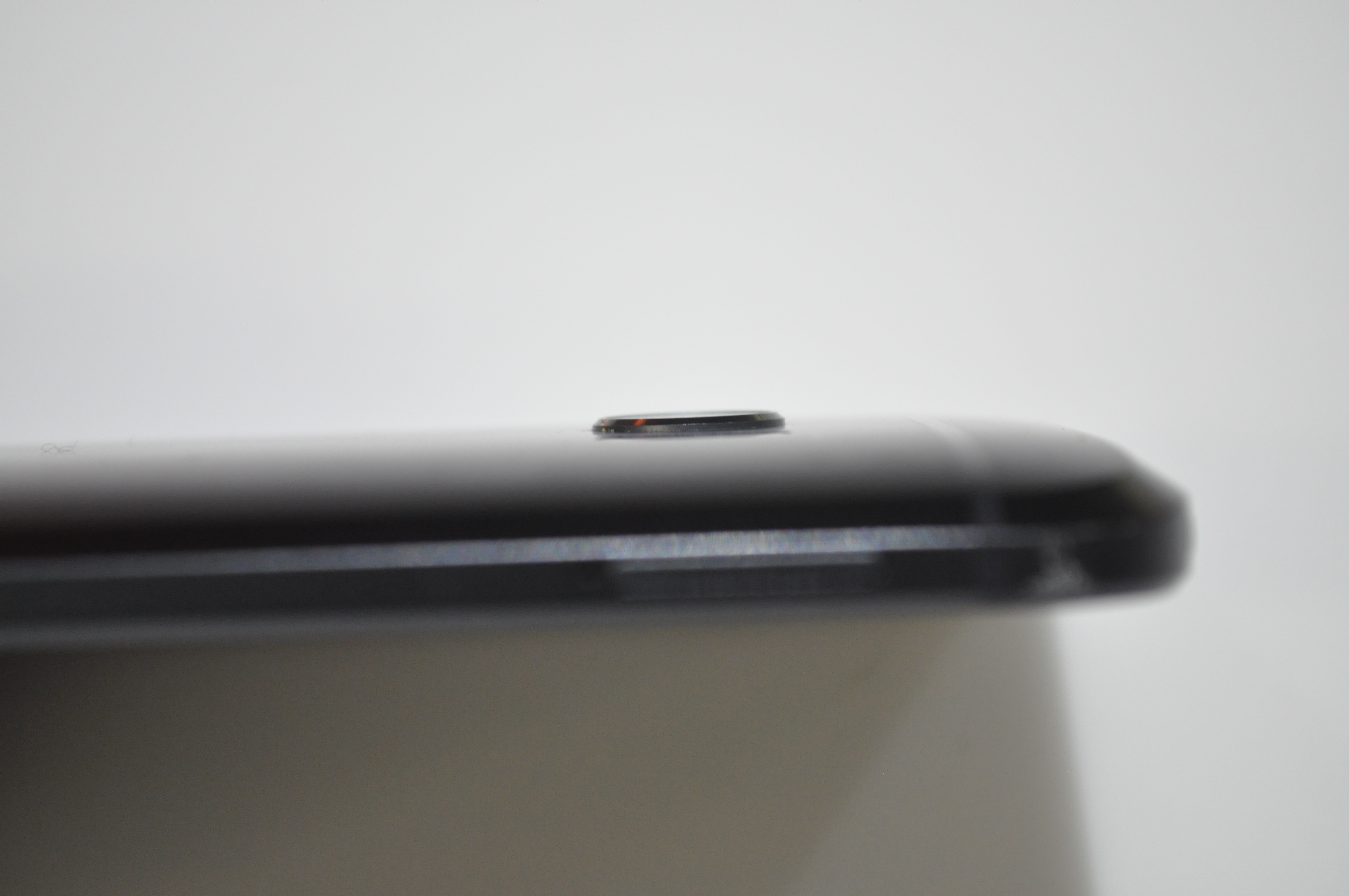 HTC 10 - Camera Bump