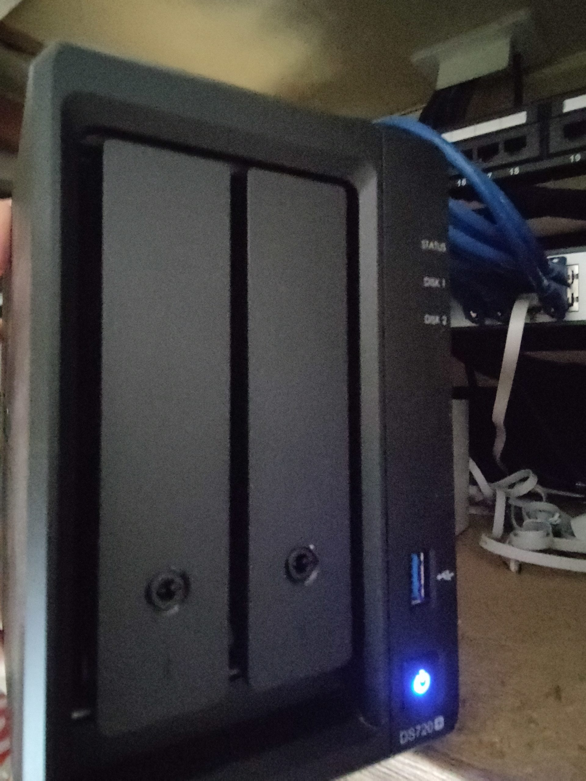 Synology DS720 in rack scaled