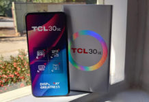 TCL 30SE handset and box