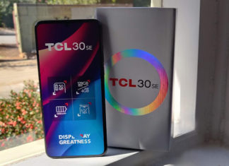 TCL 30SE handset and box