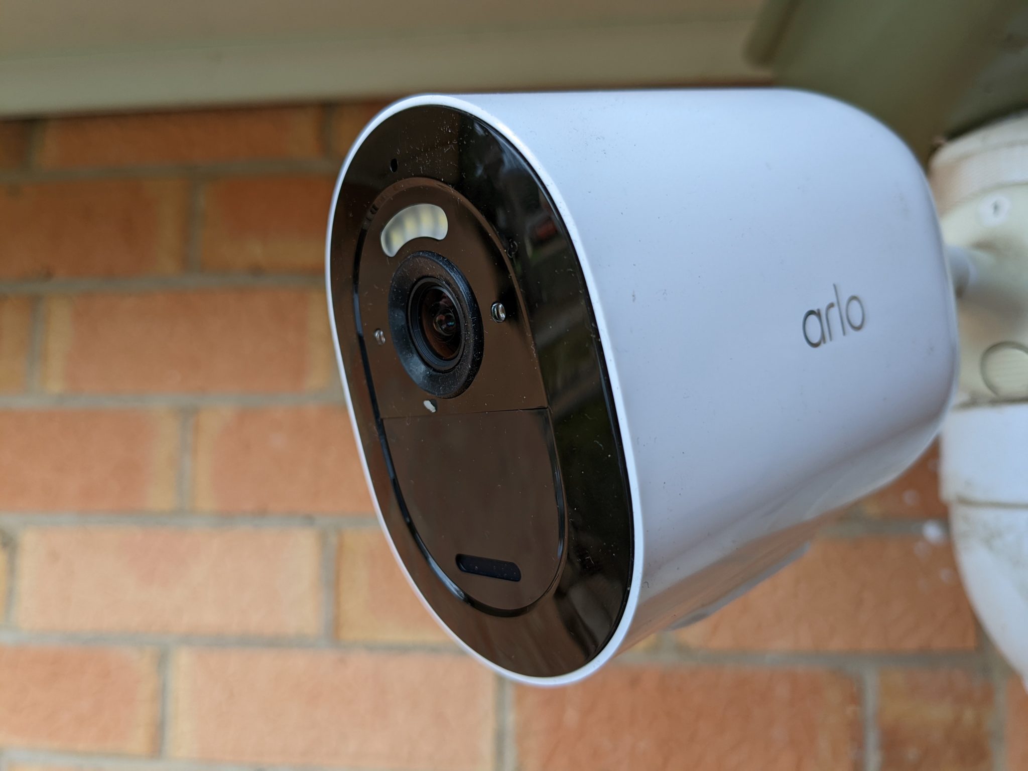 Arlo-Go-2-Mount-2048x1536.jpg?ezimgfmt=rs%3Adevice%2Frscb5-1