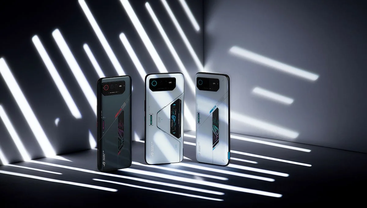 From left to right: ROG Phone 6 in Phantom Black, ROG Phone 6 Pro in Storm White, and ROG Phone 6 in Storm White
