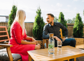 How to Choose the Perfect Outdoor Dining Table